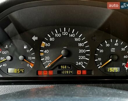 Мерседес Ц-Класс 1997 в Луцке на Automoto.ua Зеленый Мерседес Ц-Класс, объемом двигателя 1.8 л и пробегом 123 тыс. км за 6299 $, фото 41 на Automoto.ua