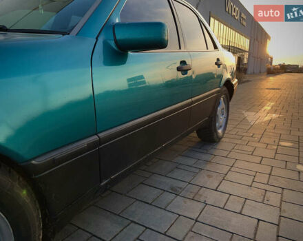 Зелений Мерседес Ц-Клас, об'ємом двигуна 2.3 л та пробігом 600 тис. км за 2500 $, фото 4 на Automoto.ua