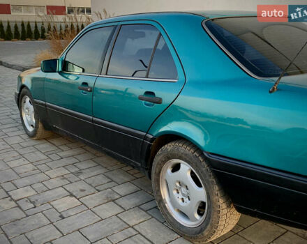 Зелений Мерседес Ц-Клас, об'ємом двигуна 2.3 л та пробігом 600 тис. км за 2500 $, фото 10 на Automoto.ua