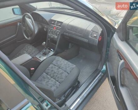 Зеленый Мерседес Ц-Класс, объемом двигателя 1.8 л и пробегом 300 тыс. км за 2650 $, фото 6 на Automoto.ua