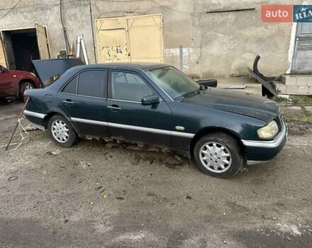 Зелений Мерседес Ц-Клас, об'ємом двигуна 1.8 л та пробігом 200 тис. км за 1200 $, фото 1 на Automoto.ua