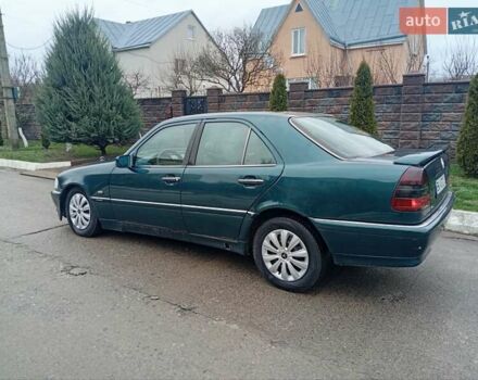 Зелений Мерседес Ц-Клас, об'ємом двигуна 2.2 л та пробігом 280 тис. км за 1850 $, фото 3 на Automoto.ua