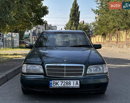 Зеленый Мерседес Ц-Класс, объемом двигателя 2.3 л и пробегом 300 тыс. км за 1700 $, фото 5 на Automoto.ua