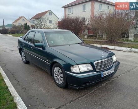 Зелений Мерседес Ц-Клас, об'ємом двигуна 2.2 л та пробігом 280 тис. км за 1850 $, фото 1 на Automoto.ua