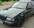 Зеленый Мерседес Ц-Класс, объемом двигателя 1.8 л и пробегом 300 тыс. км за 2600 $, фото 1 на Automoto.ua