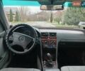 Зелений Мерседес Ц-Клас, об'ємом двигуна 2.2 л та пробігом 280 тис. км за 2450 $, фото 4 на Automoto.ua