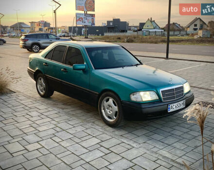 Зелений Мерседес Ц-Клас, об'ємом двигуна 2.3 л та пробігом 600 тис. км за 2500 $, фото 1 на Automoto.ua