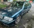 Зелений Мерседес Ц-Клас, об'ємом двигуна 2.16 л та пробігом 300 тис. км за 3000 $, фото 1 на Automoto.ua