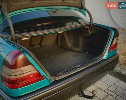 Зелений Мерседес Ц-Клас, об'ємом двигуна 2.3 л та пробігом 600 тис. км за 2500 $, фото 13 на Automoto.ua