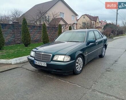 Зелений Мерседес Ц-Клас, об'ємом двигуна 2.2 л та пробігом 280 тис. км за 2450 $, фото 1 на Automoto.ua