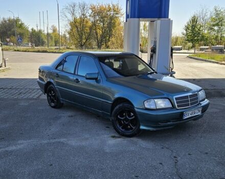 Зеленый Мерседес Ц-Класс, объемом двигателя 1.8 л и пробегом 280 тыс. км за 2700 $, фото 2 на Automoto.ua