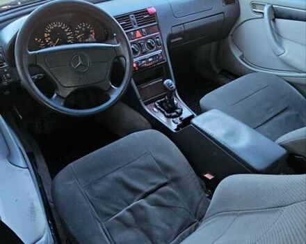 Зеленый Мерседес Ц-Класс, объемом двигателя 1.8 л и пробегом 280 тыс. км за 2550 $, фото 7 на Automoto.ua