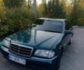 Зеленый Мерседес Ц-Класс, объемом двигателя 1.8 л и пробегом 371 тыс. км за 4200 $, фото 1 на Automoto.ua