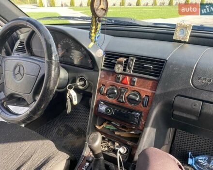 Зелений Мерседес Ц-Клас, об'ємом двигуна 1.8 л та пробігом 560 тис. км за 3000 $, фото 8 на Automoto.ua