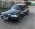 Зеленый Мерседес Ц-Класс, объемом двигателя 1.8 л и пробегом 377 тыс. км за 4200 $, фото 1 на Automoto.ua