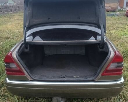 Зелений Мерседес Ц-Клас, об'ємом двигуна 1.8 л та пробігом 400 тис. км за 1000 $, фото 6 на Automoto.ua