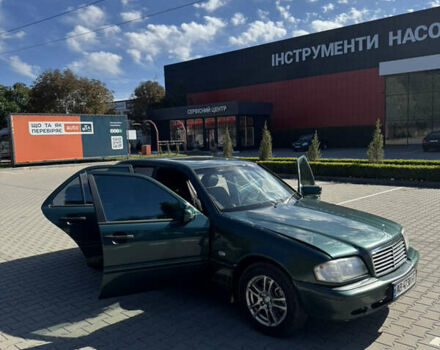 Зеленый Мерседес Ц-Класс, объемом двигателя 1.8 л и пробегом 328 тыс. км за 3000 $, фото 81 на Automoto.ua
