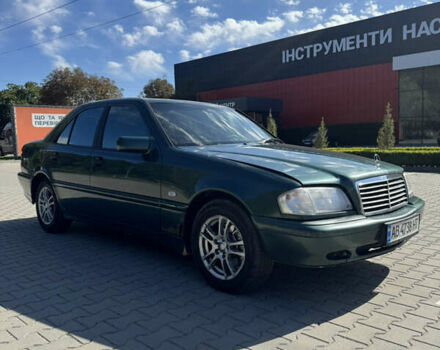 Зеленый Мерседес Ц-Класс, объемом двигателя 1.8 л и пробегом 328 тыс. км за 3000 $, фото 4 на Automoto.ua