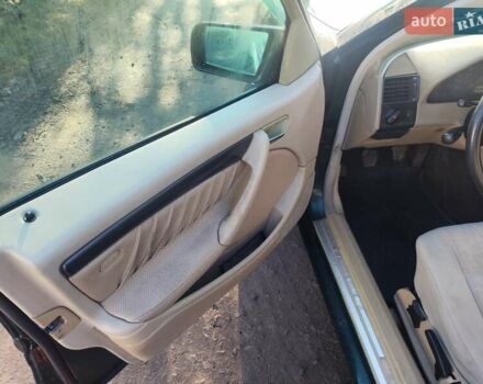 Зеленый Мерседес Ц-Класс, объемом двигателя 1.8 л и пробегом 402 тыс. км за 1850 $, фото 13 на Automoto.ua