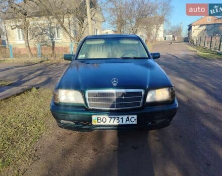 Зеленый Мерседес Ц-Класс, объемом двигателя 1.8 л и пробегом 402 тыс. км за 1850 $, фото 1 на Automoto.ua