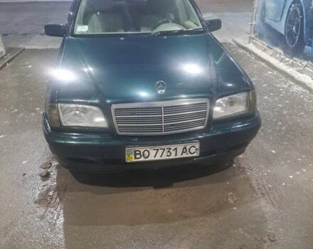 Зеленый Мерседес Ц-Класс, объемом двигателя 1.8 л и пробегом 444 тыс. км за 2500 $, фото 1 на Automoto.ua