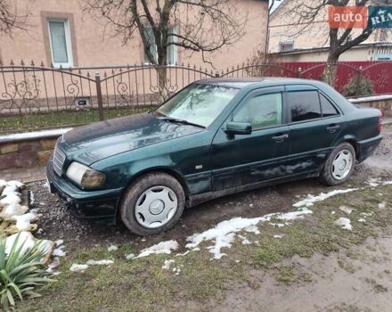 Зеленый Мерседес Ц-Класс, объемом двигателя 1.8 л и пробегом 300 тыс. км за 1999 $, фото 2 на Automoto.ua