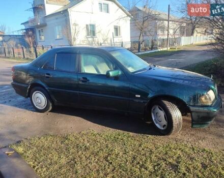 Зеленый Мерседес Ц-Класс, объемом двигателя 1.8 л и пробегом 402 тыс. км за 1850 $, фото 6 на Automoto.ua