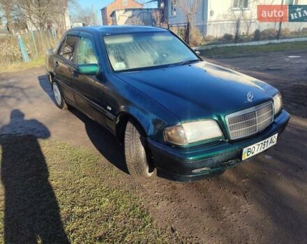 Зеленый Мерседес Ц-Класс, объемом двигателя 1.8 л и пробегом 402 тыс. км за 1850 $, фото 2 на Automoto.ua