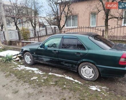 Зеленый Мерседес Ц-Класс, объемом двигателя 1.8 л и пробегом 300 тыс. км за 1999 $, фото 1 на Automoto.ua