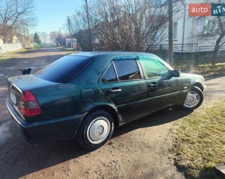 Зеленый Мерседес Ц-Класс, объемом двигателя 1.8 л и пробегом 402 тыс. км за 1850 $, фото 7 на Automoto.ua