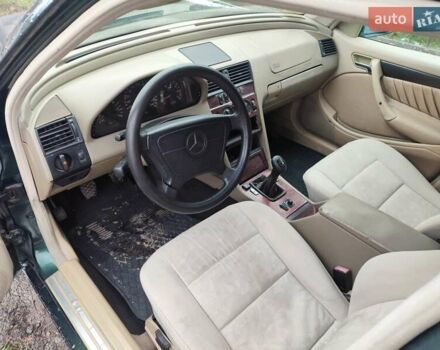 Зеленый Мерседес Ц-Класс, объемом двигателя 1.8 л и пробегом 300 тыс. км за 1999 $, фото 14 на Automoto.ua