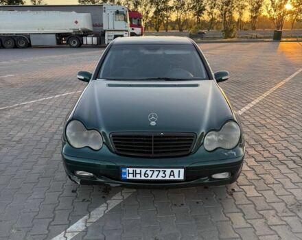 Зеленый Мерседес Ц-Класс, объемом двигателя 2 л и пробегом 348 тыс. км за 3000 $, фото 3 на Automoto.ua