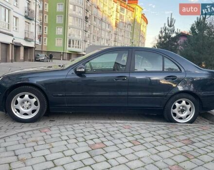 Зеленый Мерседес Ц-Класс, объемом двигателя 2 л и пробегом 196 тыс. км за 5300 $, фото 1 на Automoto.ua