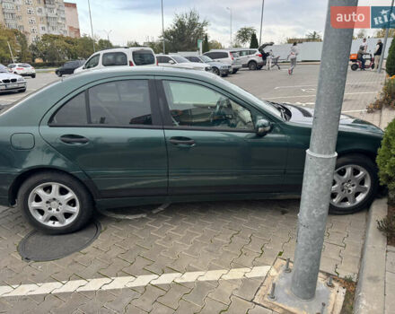 Зелений Мерседес Ц-Клас, об'ємом двигуна 2.2 л та пробігом 410 тис. км за 4000 $, фото 3 на Automoto.ua