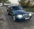 Зеленый Мерседес Ц-Класс, объемом двигателя 2.5 л и пробегом 436 тыс. км за 3800 $, фото 1 на Automoto.ua