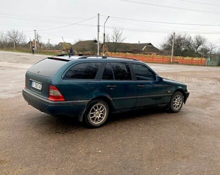 Зеленый Мерседес Ц-Класс, объемом двигателя 1.8 л и пробегом 350 тыс. км за 2100 $, фото 6 на Automoto.ua