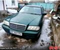 Зеленый Мерседес Ц-Класс, объемом двигателя 2 л и пробегом 280 тыс. км за 2400 $, фото 1 на Automoto.ua