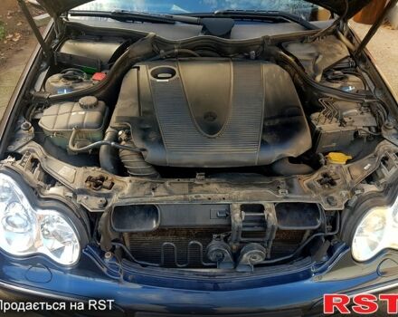 Зелений Мерседес Ц-Клас, об'ємом двигуна 2.1 л та пробігом 334 тис. км за 5500 $, фото 1 на Automoto.ua