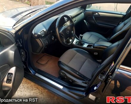 Зелений Мерседес Ц-Клас, об'ємом двигуна 2.1 л та пробігом 334 тис. км за 5500 $, фото 5 на Automoto.ua