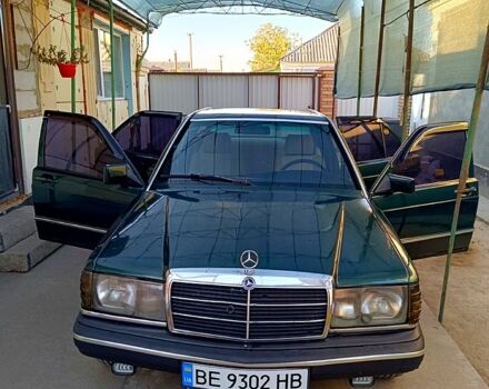 Зелений Мерседес Ц-Клас, об'ємом двигуна 2 л та пробігом 180 тис. км за 2000 $, фото 1 на Automoto.ua