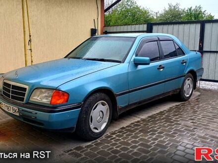 Мерседес Ц-Класс 1994 в Гадяче на Automoto.ua Зеленый Мерседес Ц-Класс, объемом двигателя 2.2 л и пробегом 320 тыс. км за 2600 $, фото 1 на Automoto.ua