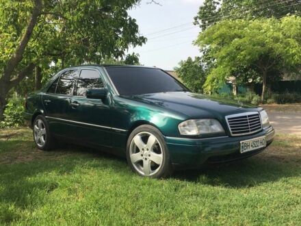 Зелений Мерседес Ц-Клас, об'ємом двигуна 1.8 л та пробігом 250 тис. км за 4000 $, фото 1 на Automoto.ua