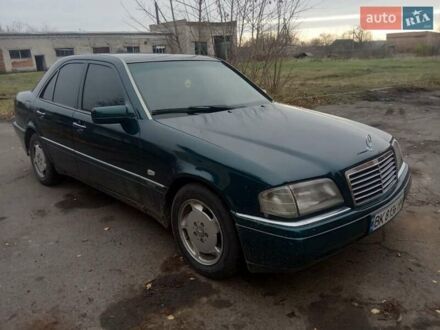 Мерседес Ц-Класс 1995 в Заречном на Automoto.ua Зеленый Мерседес Ц-Класс, объемом двигателя 1.8 л и пробегом 400 тыс. км за 3600 $, фото 1 на Automoto.ua