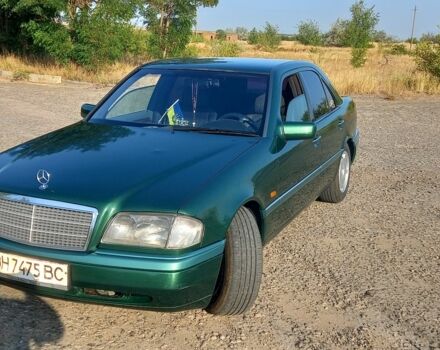 Зелений Мерседес Ц-Клас, об'ємом двигуна 2 л та пробігом 455 тис. км за 2500 $, фото 1 на Automoto.ua