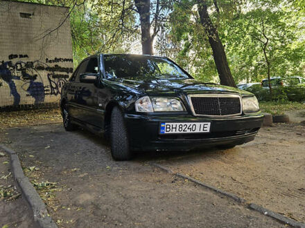 Мерседес Ц-Класс 1995 в Одессе на Automoto.ua Зеленый Мерседес Ц-Класс, объемом двигателя 1.8 л и пробегом 310 тыс. км за 2499 $, фото 1 на Automoto.ua