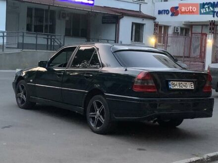 Мерседес Ц-Клас 1995 у Одесі на Automoto.ua Зелений Мерседес Ц-Клас, об'ємом двигуна 1.8 л та пробігом 299 тис. км за 3000 $, фото 1 на Automoto.ua
