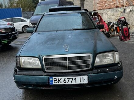 Мерседес Ц-Класс 1996 в Ровно на Automoto.ua Зеленый Мерседес Ц-Класс, объемом двигателя 1.8 л и пробегом 123 тыс. км за 800 $, фото 1 на Automoto.ua