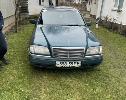 Зеленый Мерседес Ц-Класс, объемом двигателя 2 л и пробегом 250 тыс. км за 1650 $, фото 1 на Automoto.ua
