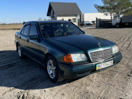 Зелений Мерседес Ц-Клас, об'ємом двигуна 1.8 л та пробігом 361 тис. км за 3300 $, фото 1 на Automoto.ua