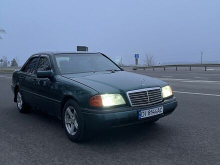 Зеленый Мерседес Ц-Класс, объемом двигателя 1.8 л и пробегом 362 тыс. км за 3000 $, фото 1 на Automoto.ua